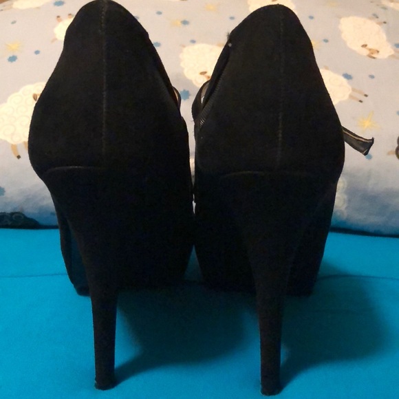 Shoes - Picture 5 of 6